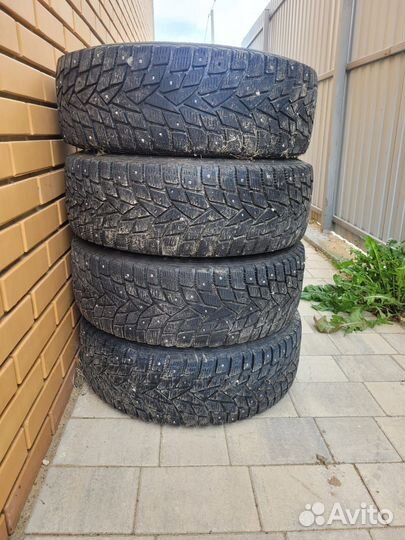Dunlop SP Winter Ice 02 215/60 R16