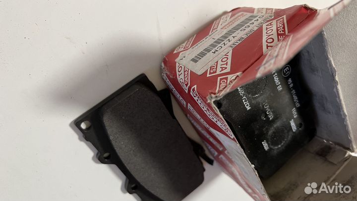 Колодки тормозные передние Toyota Land Cruiser 100