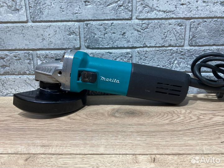 Болгарка Makita 9558HN