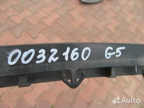 Решетка в бампер передняя Vw Golf 5 хэтчбек 2004