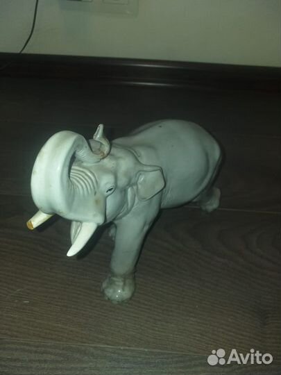 Статуэтка фарфор