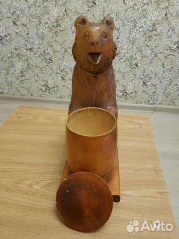 Деревянная фигурка медведя с бочонком