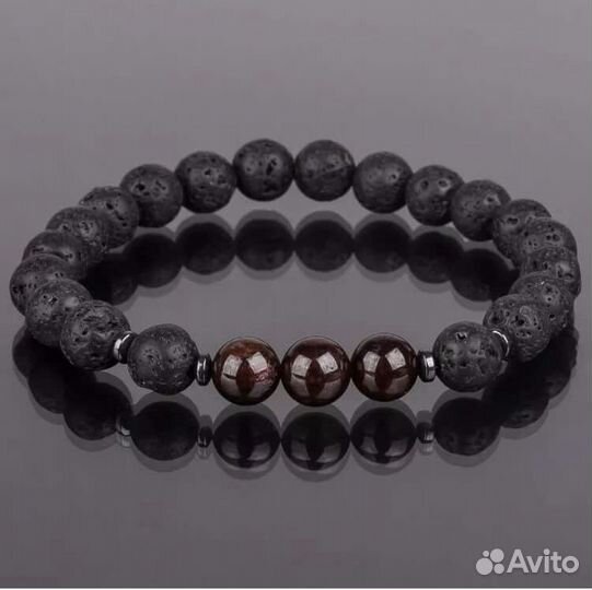Браслет из натуральных камней -гранат, вулкан.лава