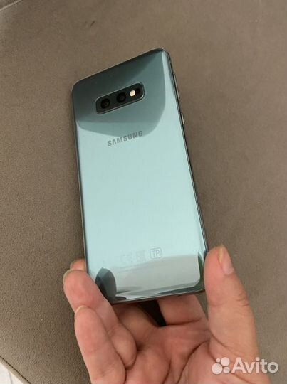 Samsung Galaxy S10e, 6/128 ГБ