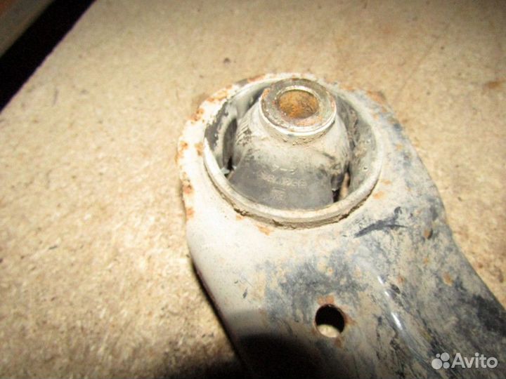 Рычаг передний левый Aveo (T300) 2011