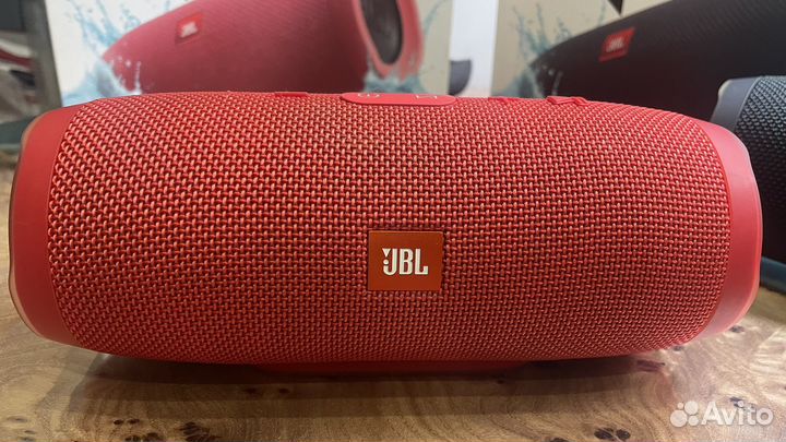 Продам оригинальную колонку jbl charge 3