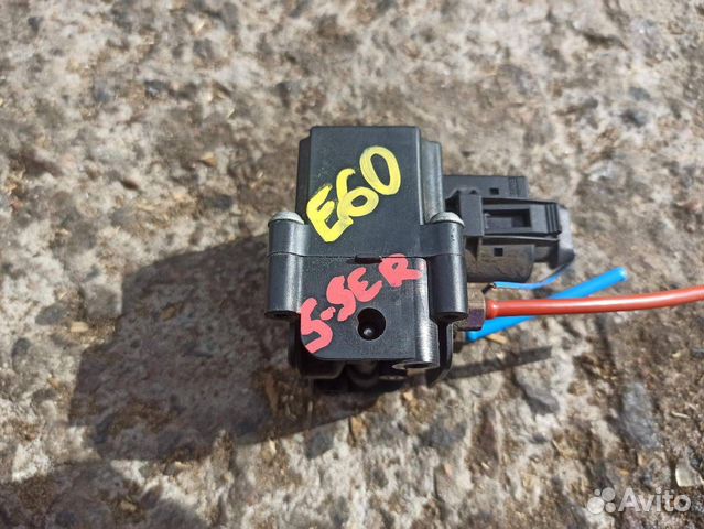 Блок клапанов пневмоподвески BMW 5 E60/E61 рест