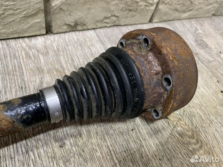 Volkswagen Tiguan Привод (полуось) задний Левый