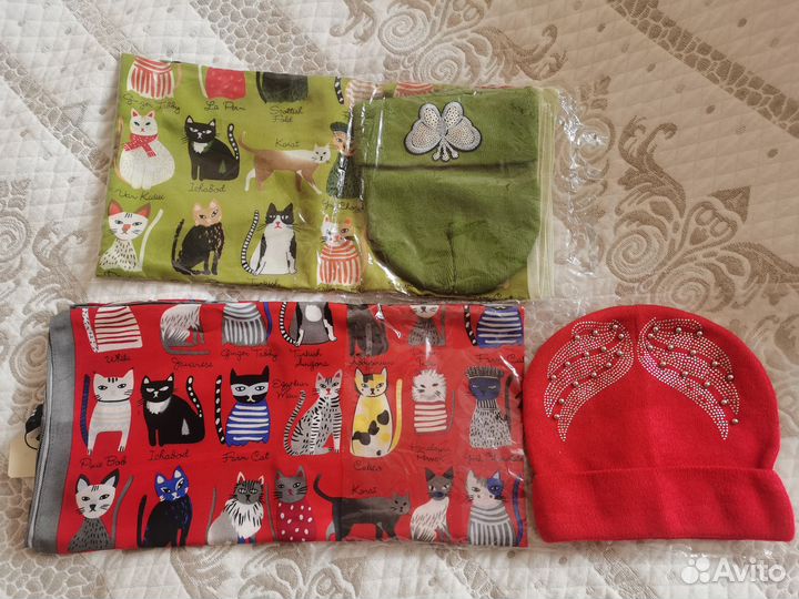 Комплект шапка и палантин с кошками