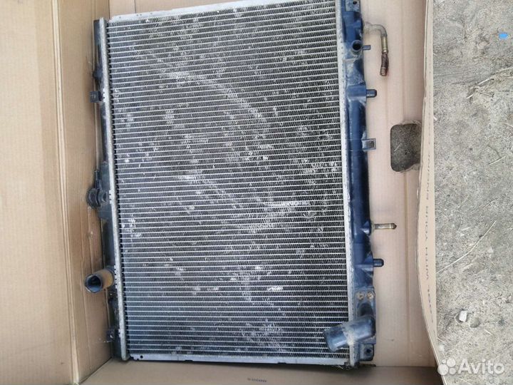 Радиатор б/у на Митсубиси монтеро спорт