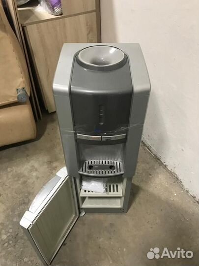 Кулер для воды напольный