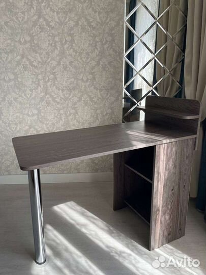 Стол маникюрный новый