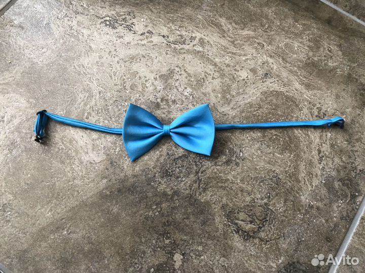 Галстуки и бабочка для костюма