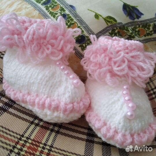 Вязаные игрушки и детские пинетки