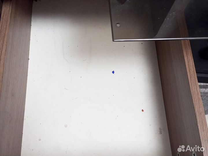 Стол письменный подходит для работы за компьютером