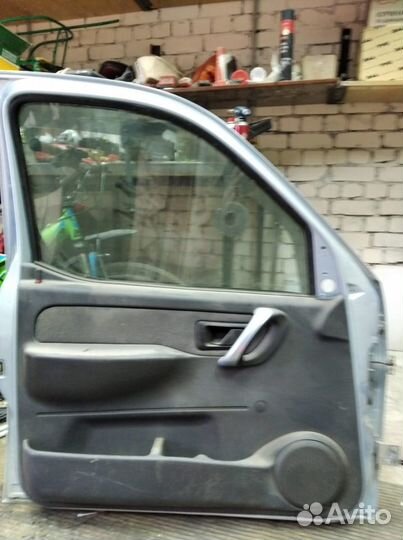 Запчасть на Citroen Berlingo дверь пр и лев