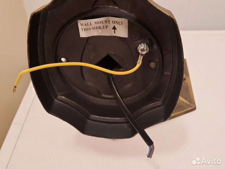 Уличный настенный фонарь