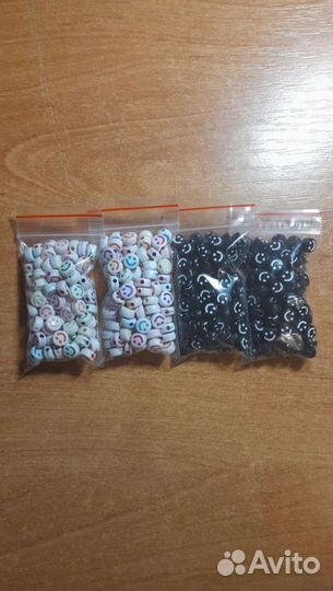 Бусины смайлики (белые, чёрные)