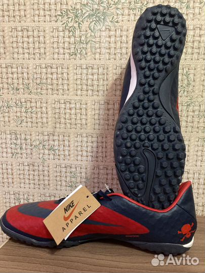 Продам новые бутсы(сороконожки)фирмы Nike