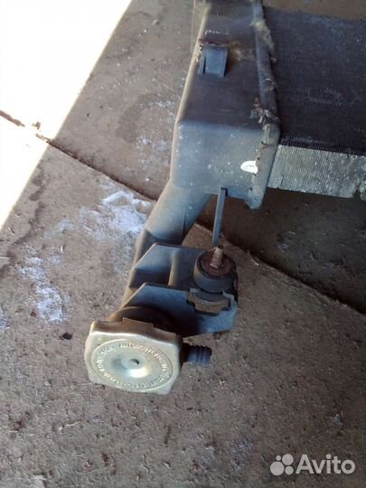 Радиатор dodge caravan 87-95г.в