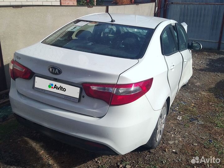 Kia Rio 1.4 МТ, 2014, битый, 80 000 км