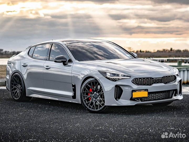 Кованые диски R20 на KIA Stinger