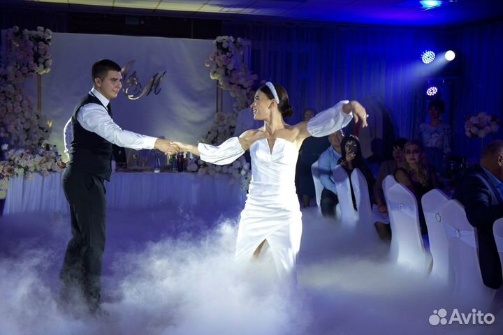 Свет на свадьбу, тяжелый дым, холодные фонтаны