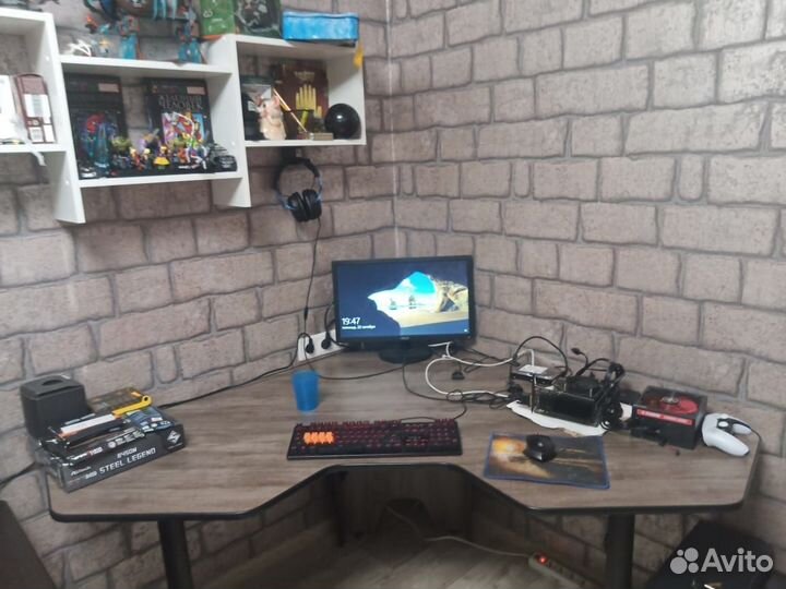 Угловой компьютерный геймерский игровой стол