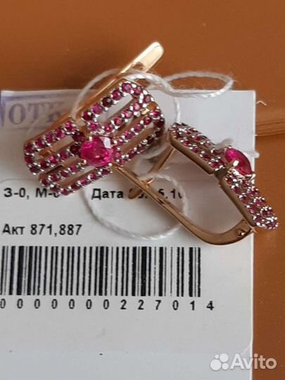 Золотые серьги с рубинами