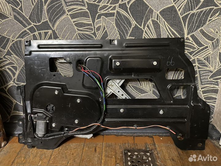 Стеклоподъемник LR Defender 07-16г