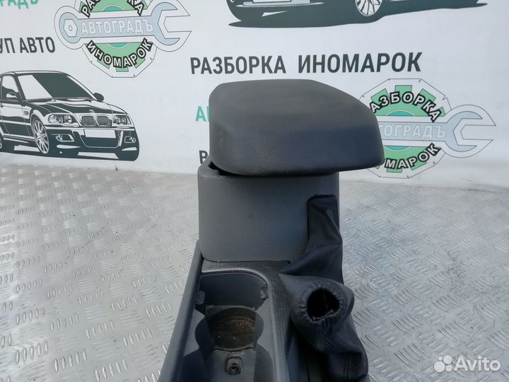 Подлокотник (Под ремонт) Ford Focus 2 2009г