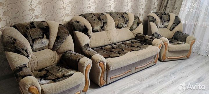 Диван и два кресла