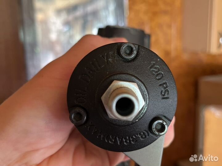 Пневматический скобозабивной пистолет