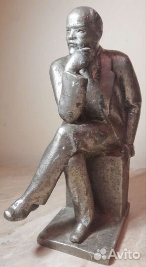 Скульптура сидящего Ленина Силумин