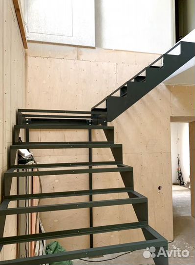 Лестничиный металлокаркас