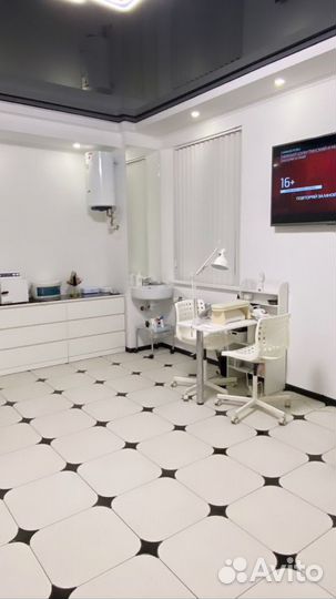 Аренда рабочего места, бровиста, маникюра