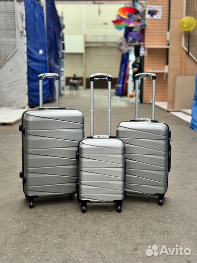 Чемодан на колесах большой маленький s m l