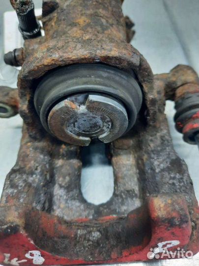 Суппорт тормозной задний правый Honda Accord 7