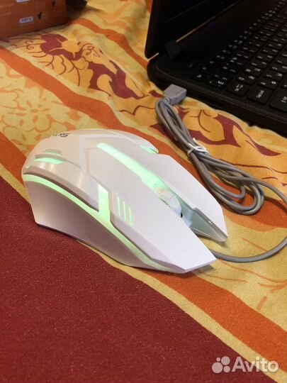 Белая светящаяся проводная мышь