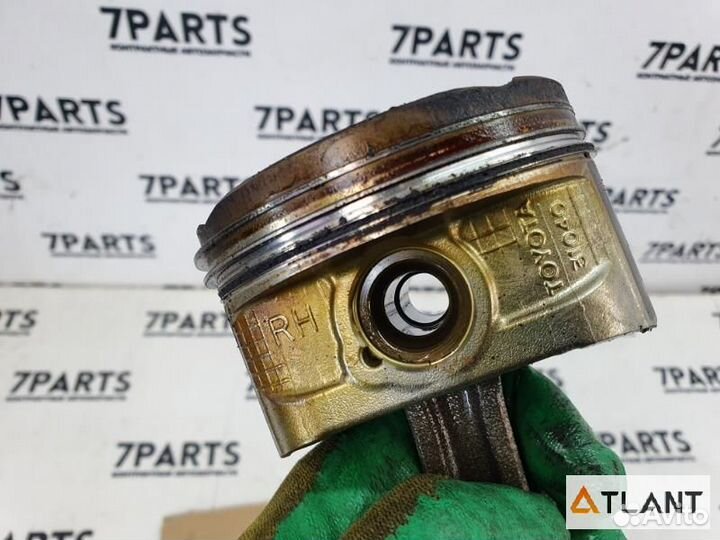 Поршень с шатуном правый toyota crown