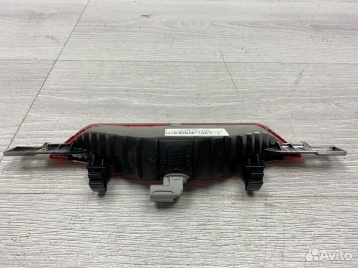 Дополнительный (третий) стоп сигнал крышки