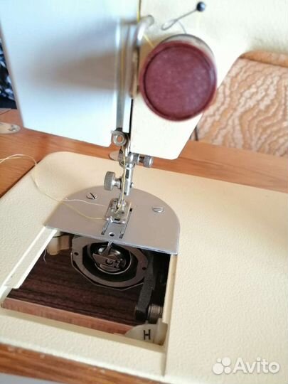 Швейная машина Чайка 143