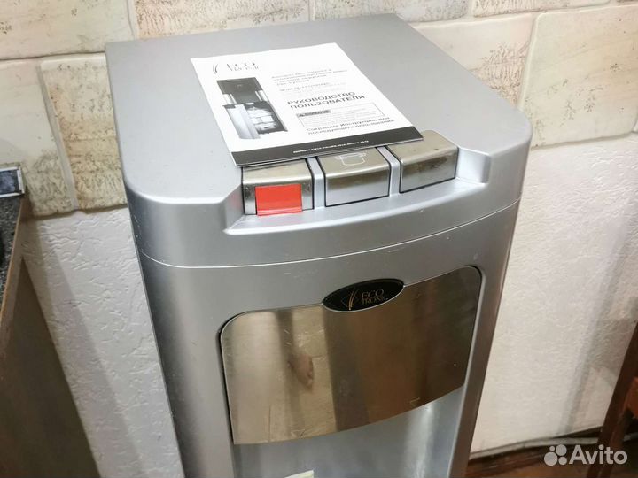 Кулер для воды напольный