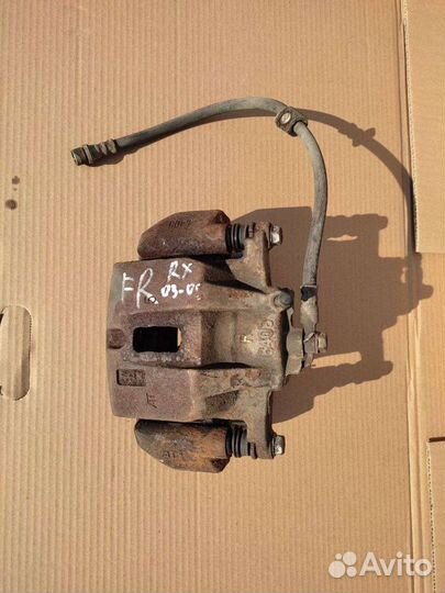 Суппорт передний правый Lexus RX II 2003-2009