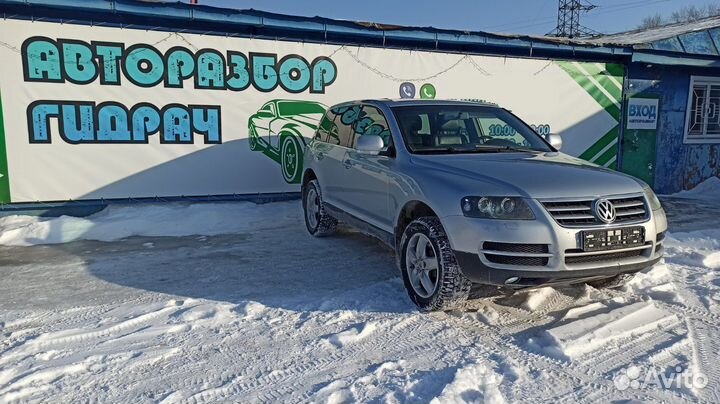 Накладка Volkswagen Touareg 7L0839916B Отличное со