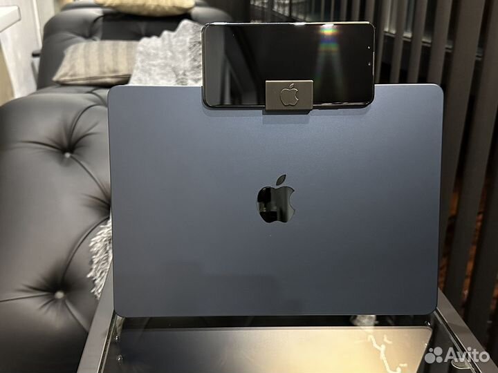 Крепление для iPhone на Macbook