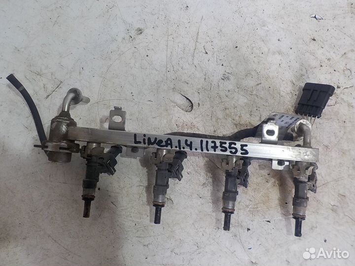 Топливная рампа с форсунками Fiat Linea