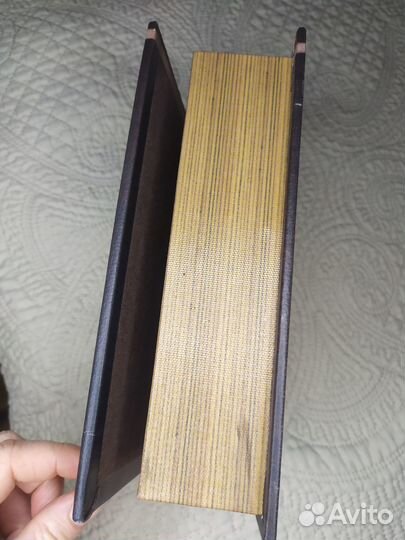 Шкатулка в виде книги