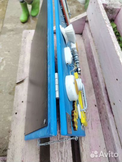 Бизиборд (доска для рисования мелками)