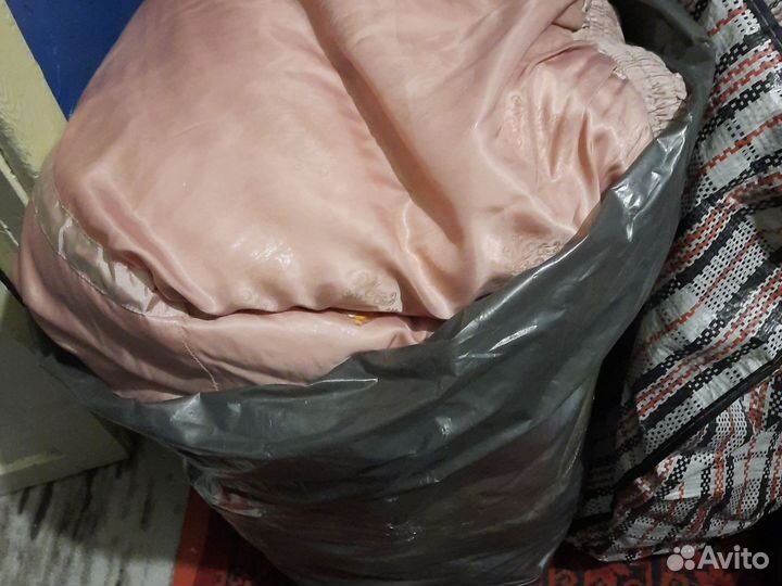 Два больших пакета детских вещей